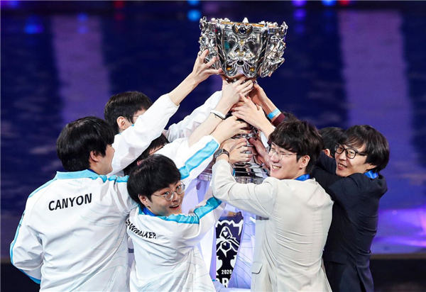 DOTA2：VG官方公告：Yang正式重回DOTA2战队