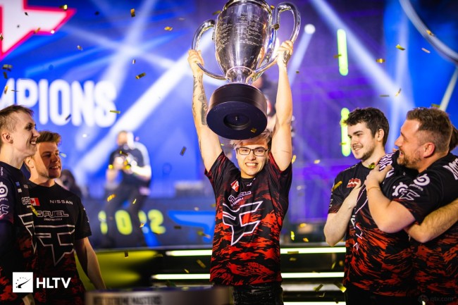 如果你不看，那就👍！ Kanavi + 兄弟主宰了忍者村的屠杀， Top Esports 在第一场比赛中血洗了 Invictus Gaming