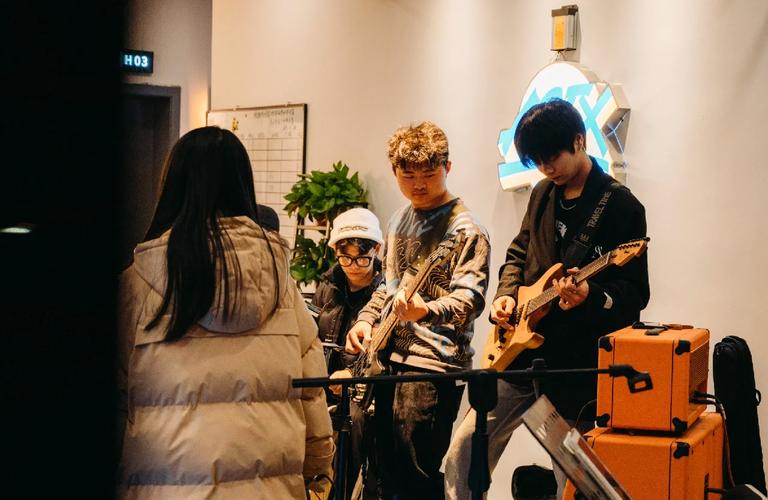 Virtus.pro 击败 Astralis 以晋级 PGL 布加勒斯特 2025 季后赛