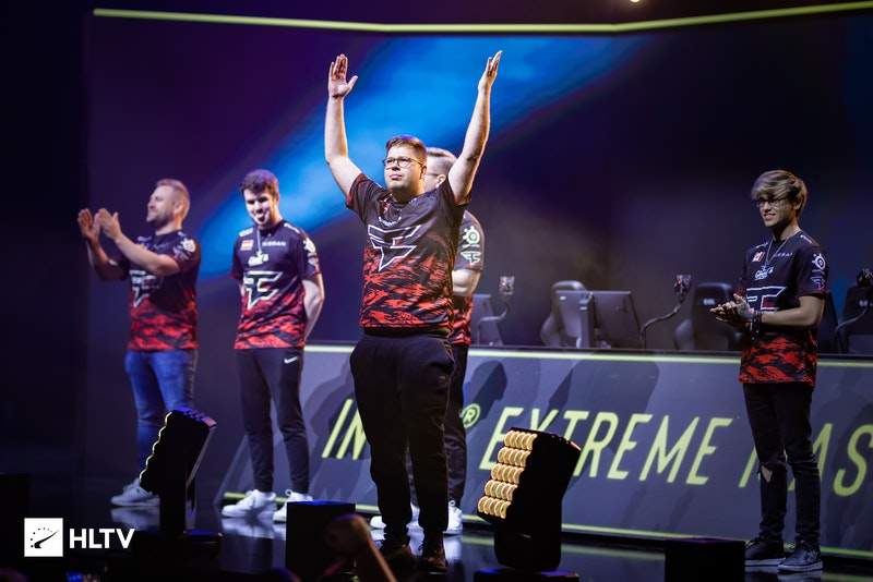 JackeyLove ：Meiko对团队有很大帮助，状态比TL好很多，比赛很轻松