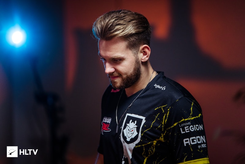 团队一无法战胜团队二 + 青训？唐圆被送给了 Royal Never Give Up ，输给了 LGD.Y ，遭遇了两连败。